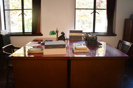 民国办公桌