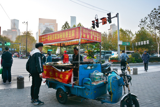 路流动边小吃车