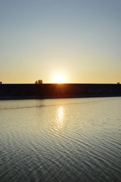 夕阳湖面