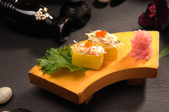 黄金蟹籽沙律寿司