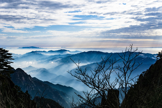 水墨群山