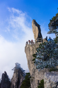 黄山飞来石