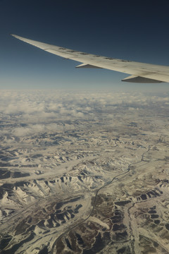 航拍雪域群山峻岭