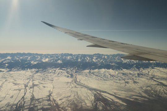 航拍天山雪峰