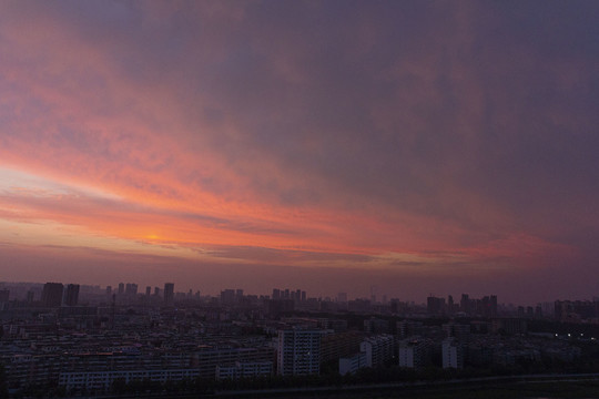 城市黎明