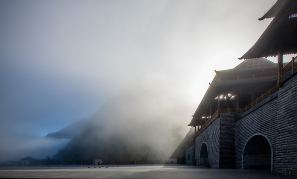 城门雾景