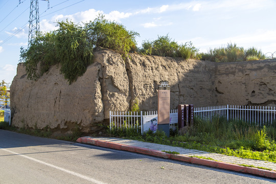 新疆巴里坤古城墙