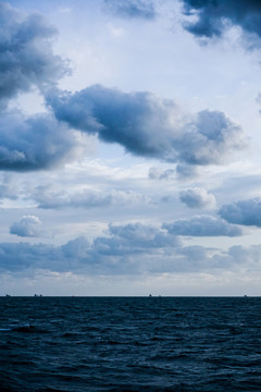 海面浮动云彩