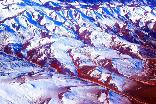 青海海北祁连丹霞地貌雪景