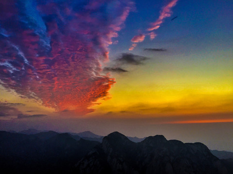 高山夕阳