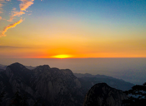 高山夕阳