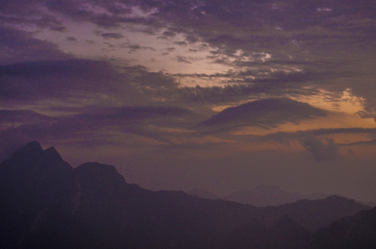 高山夕阳