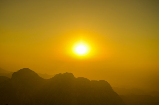 高山夕阳