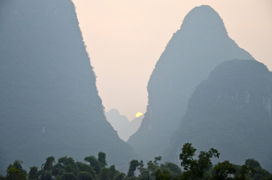 山峰黄昏