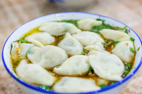 酸汤水饺