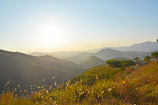 山峰夕阳