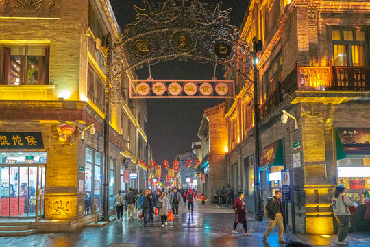 北京前门大街美食街夜景