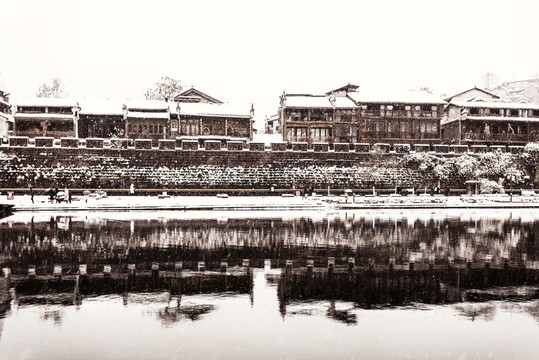 水墨凤凰古城雪景