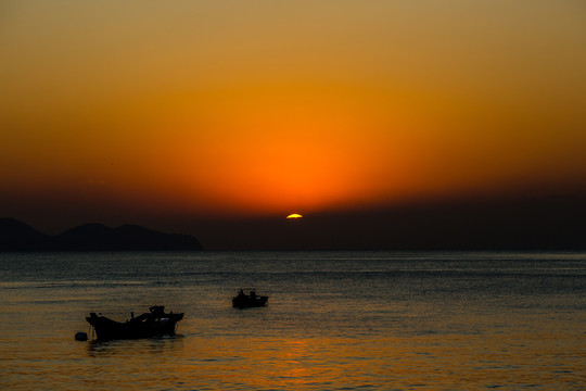 海边日出