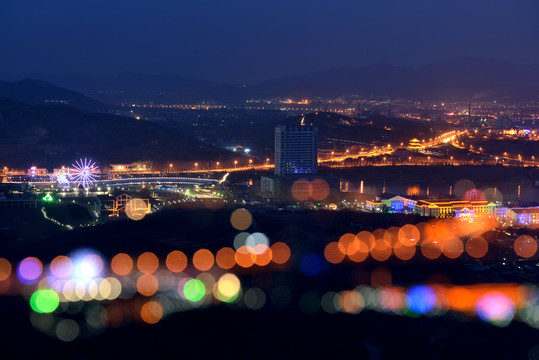 山东省招远市色彩斑斓的城市夜景