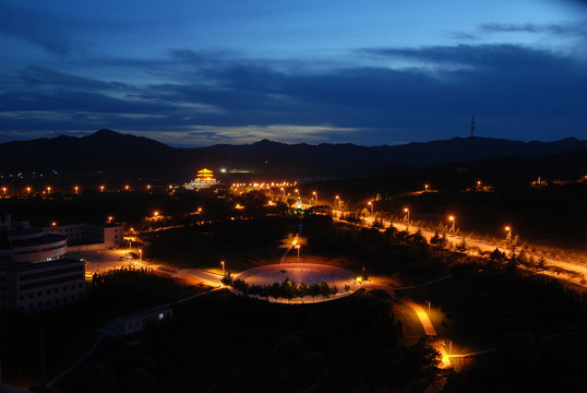 山东省招远市色彩斑斓的城市夜景