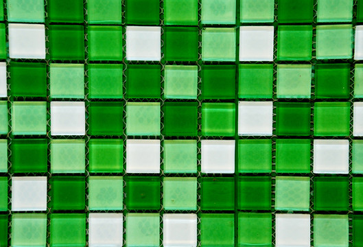 绿白马赛克玻璃墙