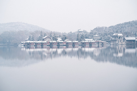 游船雪景