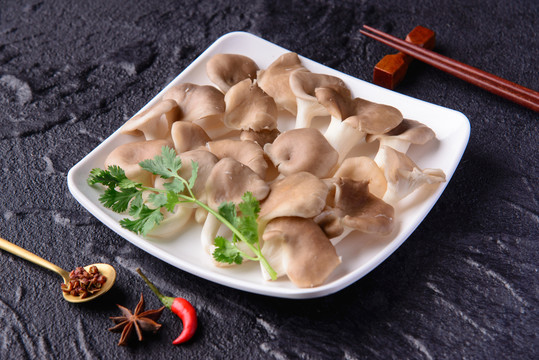 火锅菜品新鲜蘑菇