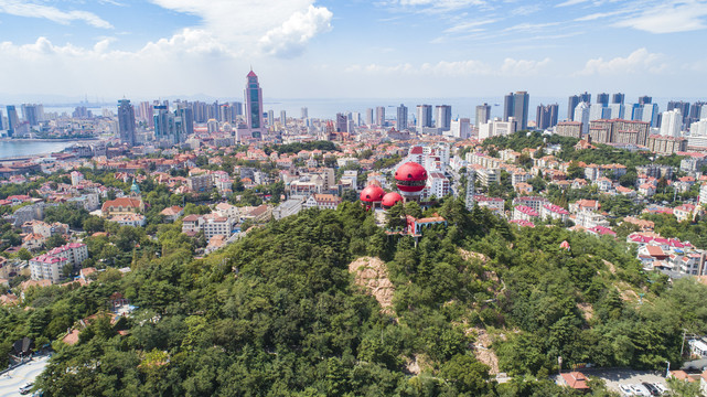 航拍青岛老城区信号山