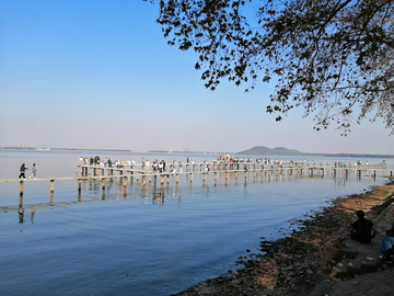 魅蓝色的东湖