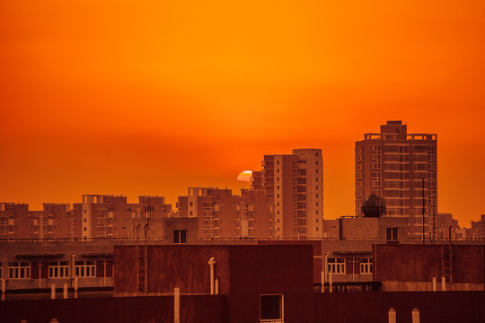 城市夕阳西下