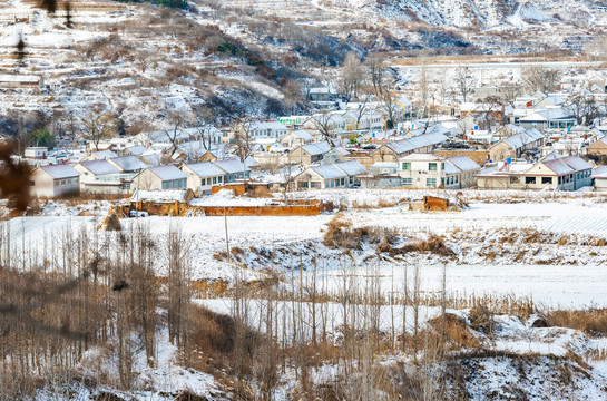 北方冬日美丽的雪后风光