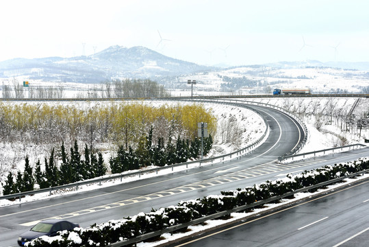 北方冬日美丽的雪后风光