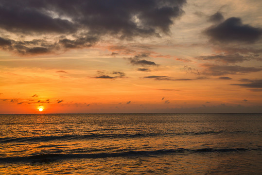 海面夕阳