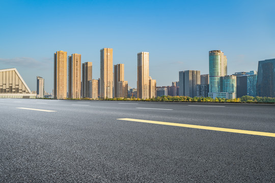 沥青路面和都市建筑景观