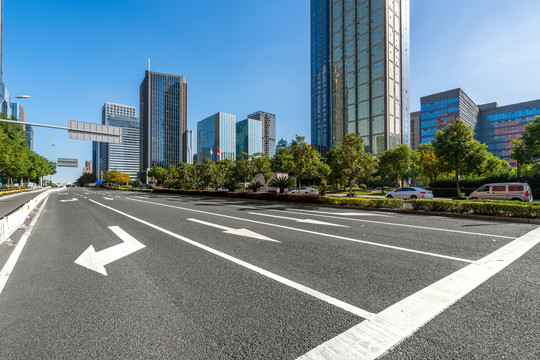 沥青公路路面和都市现代建筑