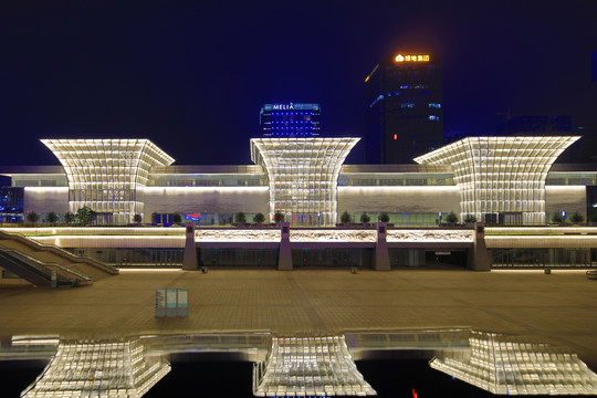 济南西站广场夜景