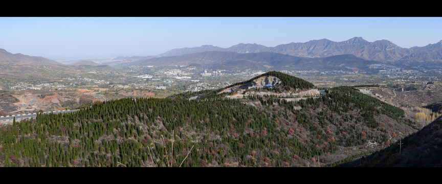 绿色山岭和乡村远景