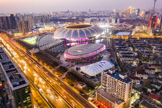 天津奥体中心四滴水夜景