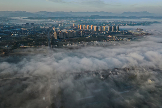 城市上空平流雾