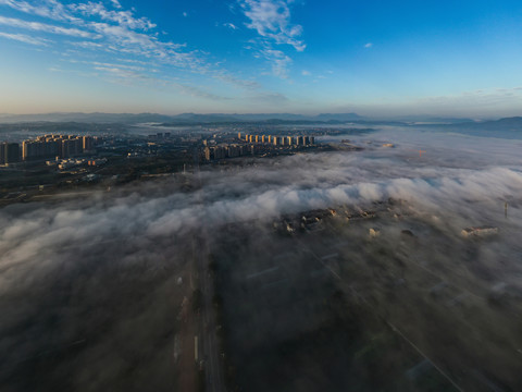 城市上空平流雾