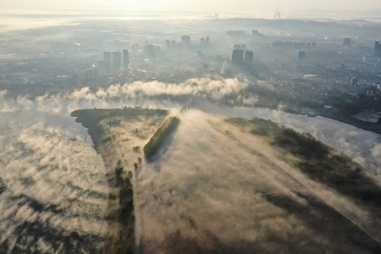 城市上空平流雾