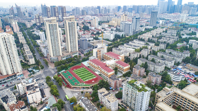 航拍青岛南京路小学