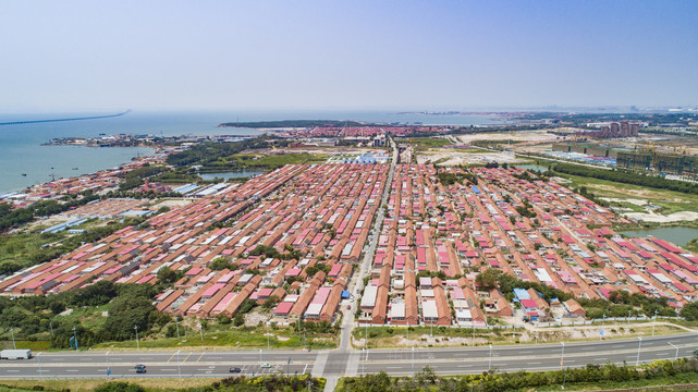 航拍青岛跨海大桥旁红岛渔村