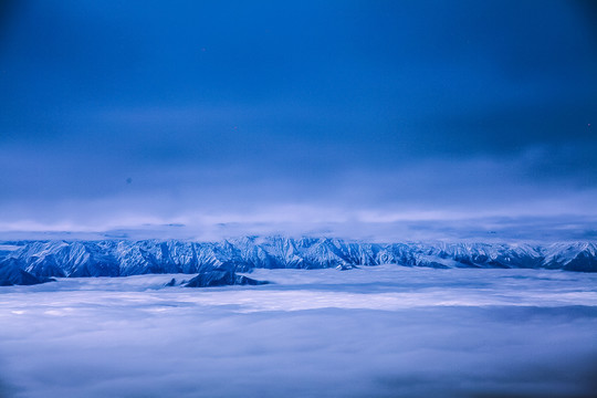 贡嘎牛背山