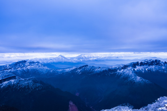 贡嘎牛背山