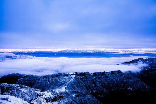 贡嘎牛背山