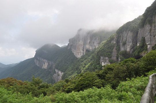 云霧下的金佛山