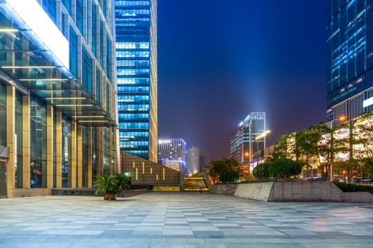 地砖路面和现代建筑局部景观夜景