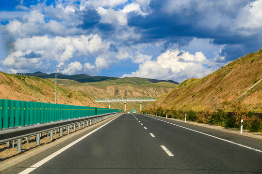 甘肃高速公路